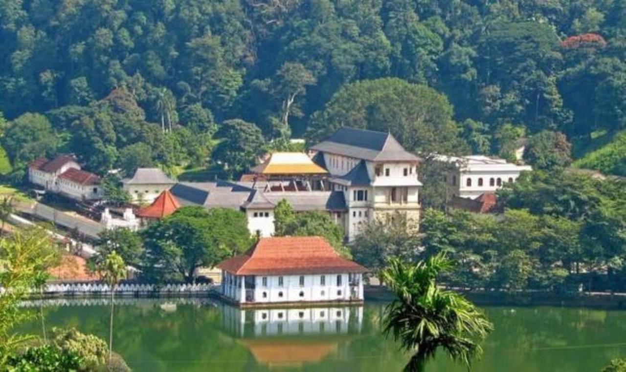 Medhani Hotel Kandy Ngoại thất bức ảnh